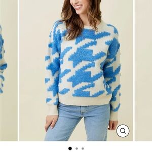 Blue and Cream houndstooth fuzzy pullover sweater size M